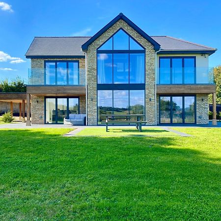 Stunning Modern Home Set In Beautiful Grounds. 巴斯 外观 照片