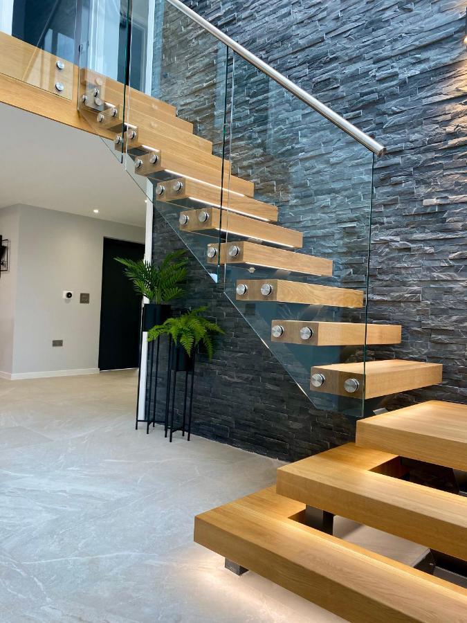 Stunning Modern Home Set In Beautiful Grounds. 巴斯 外观 照片
