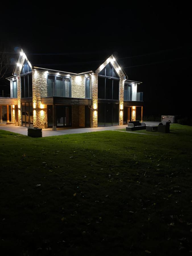 Stunning Modern Home Set In Beautiful Grounds. 巴斯 外观 照片