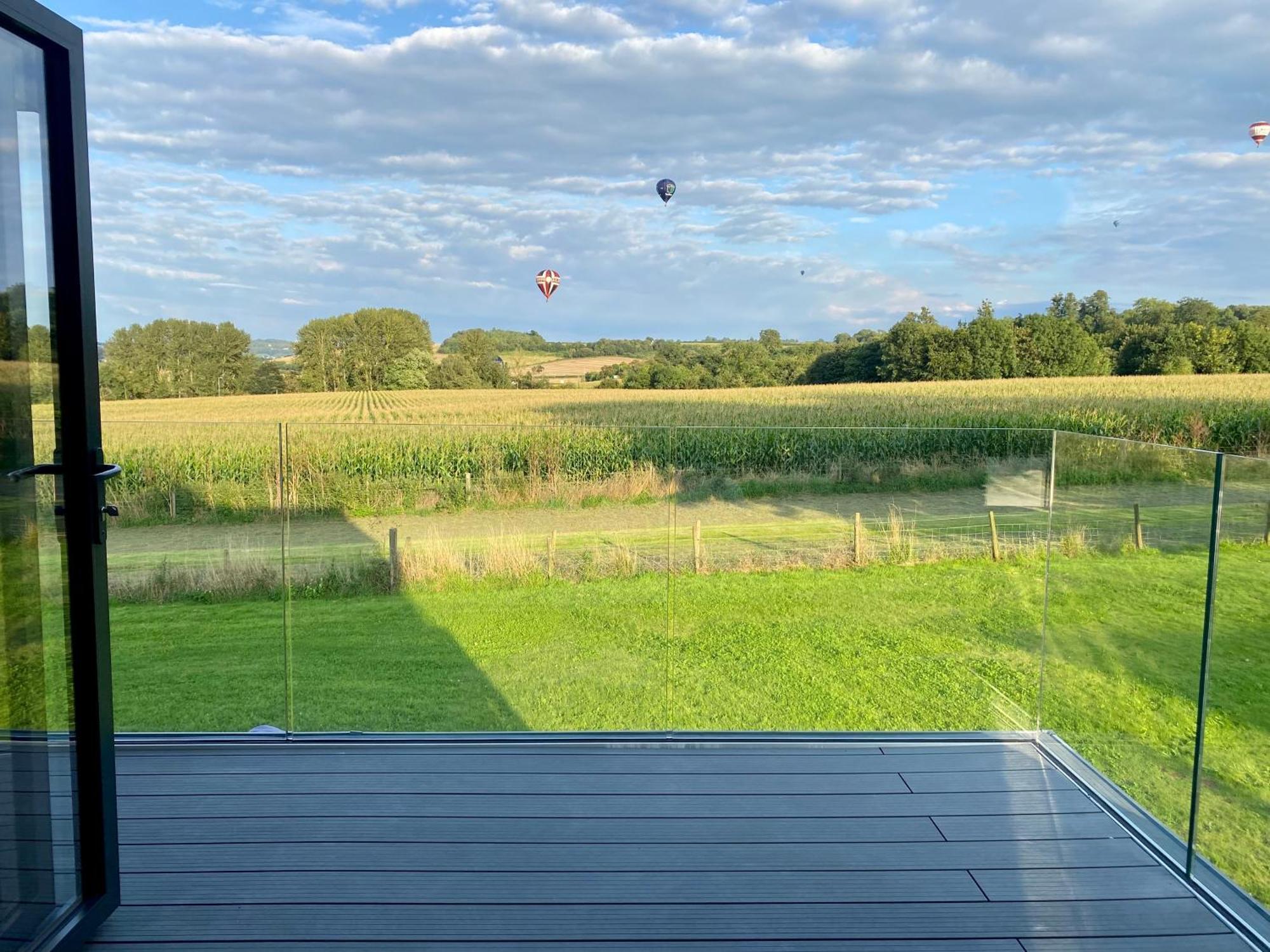 Stunning Modern Home Set In Beautiful Grounds. 巴斯 外观 照片