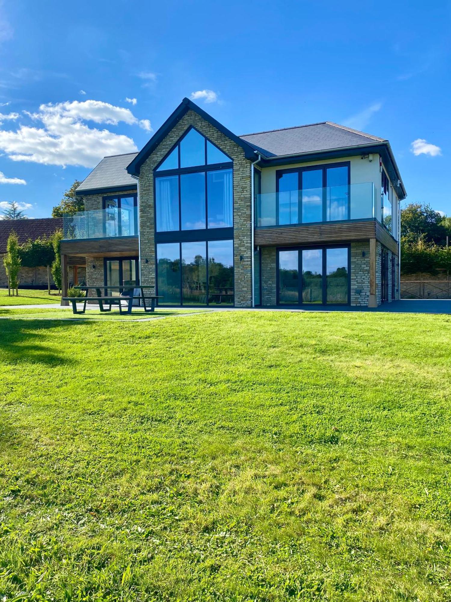 Stunning Modern Home Set In Beautiful Grounds. 巴斯 外观 照片