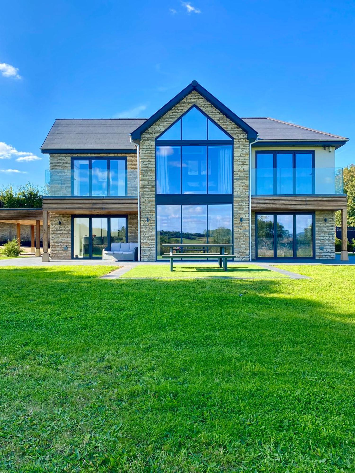 Stunning Modern Home Set In Beautiful Grounds. 巴斯 外观 照片