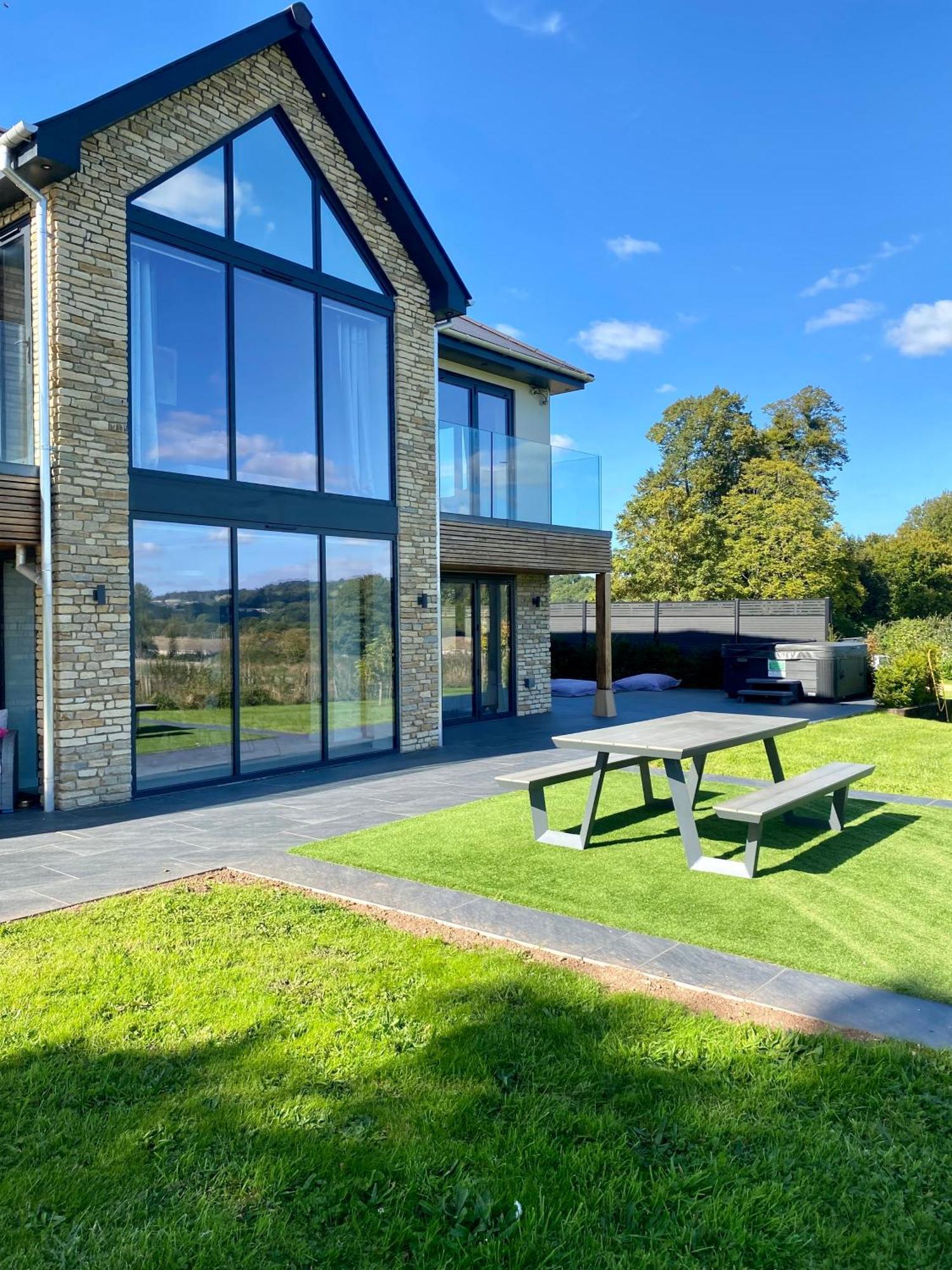 Stunning Modern Home Set In Beautiful Grounds. 巴斯 外观 照片